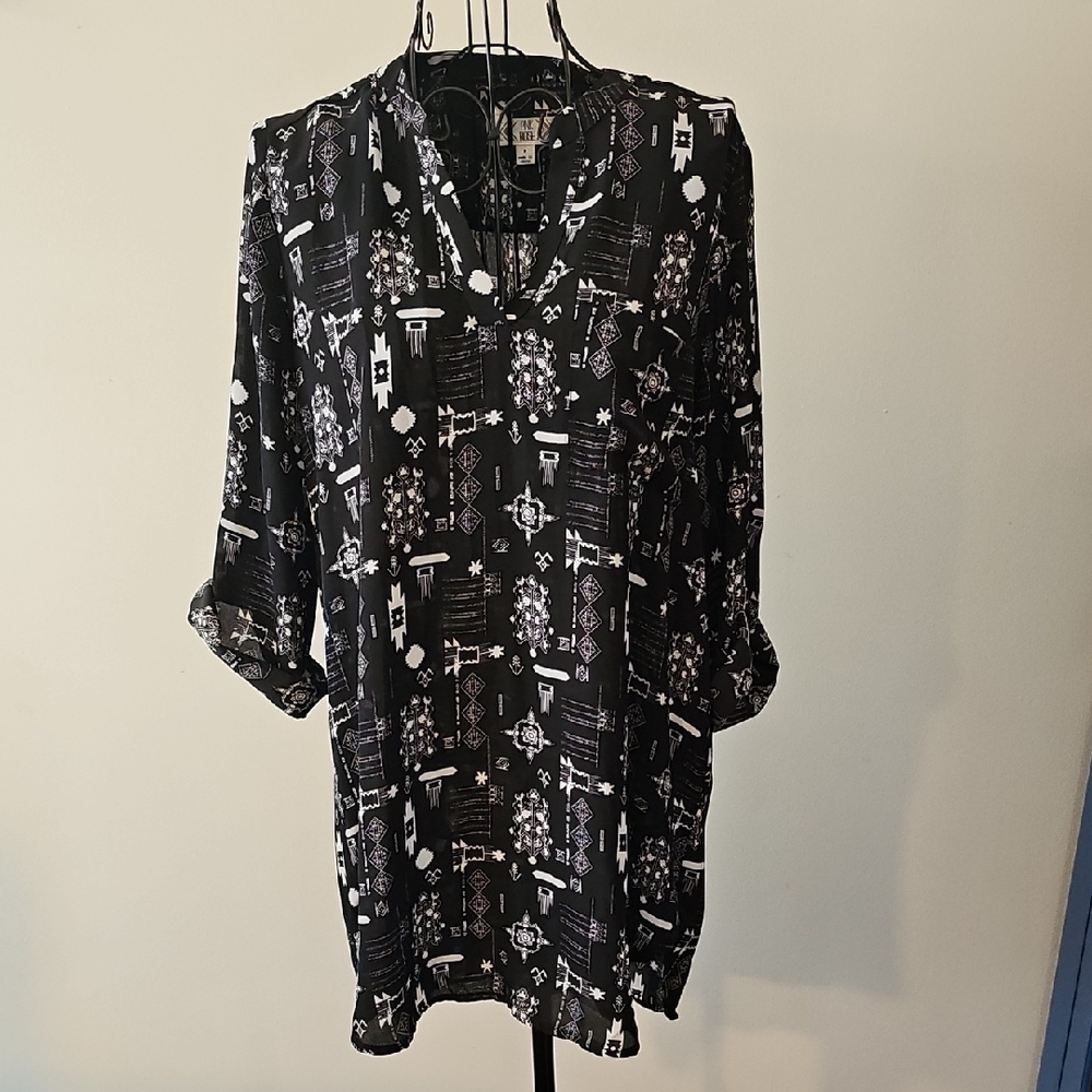 Pink Rose Black & White Geometric Tunic